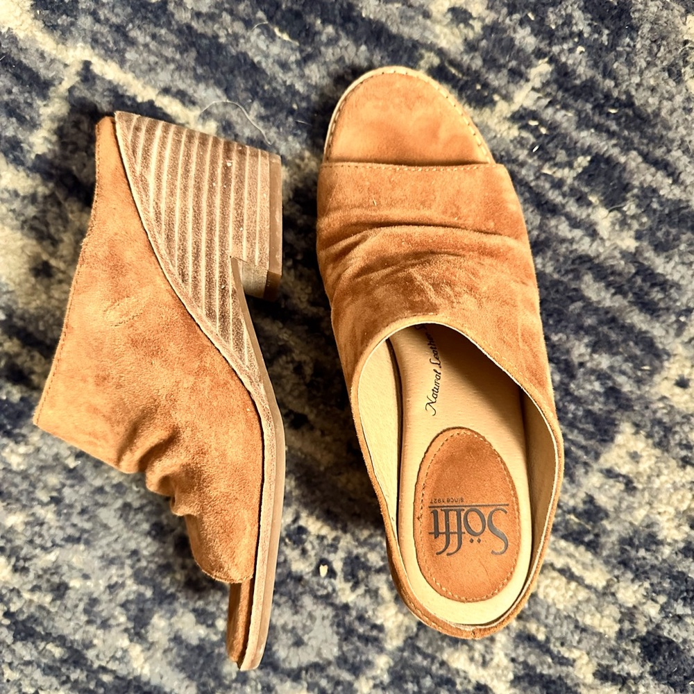 Wedge suede heels